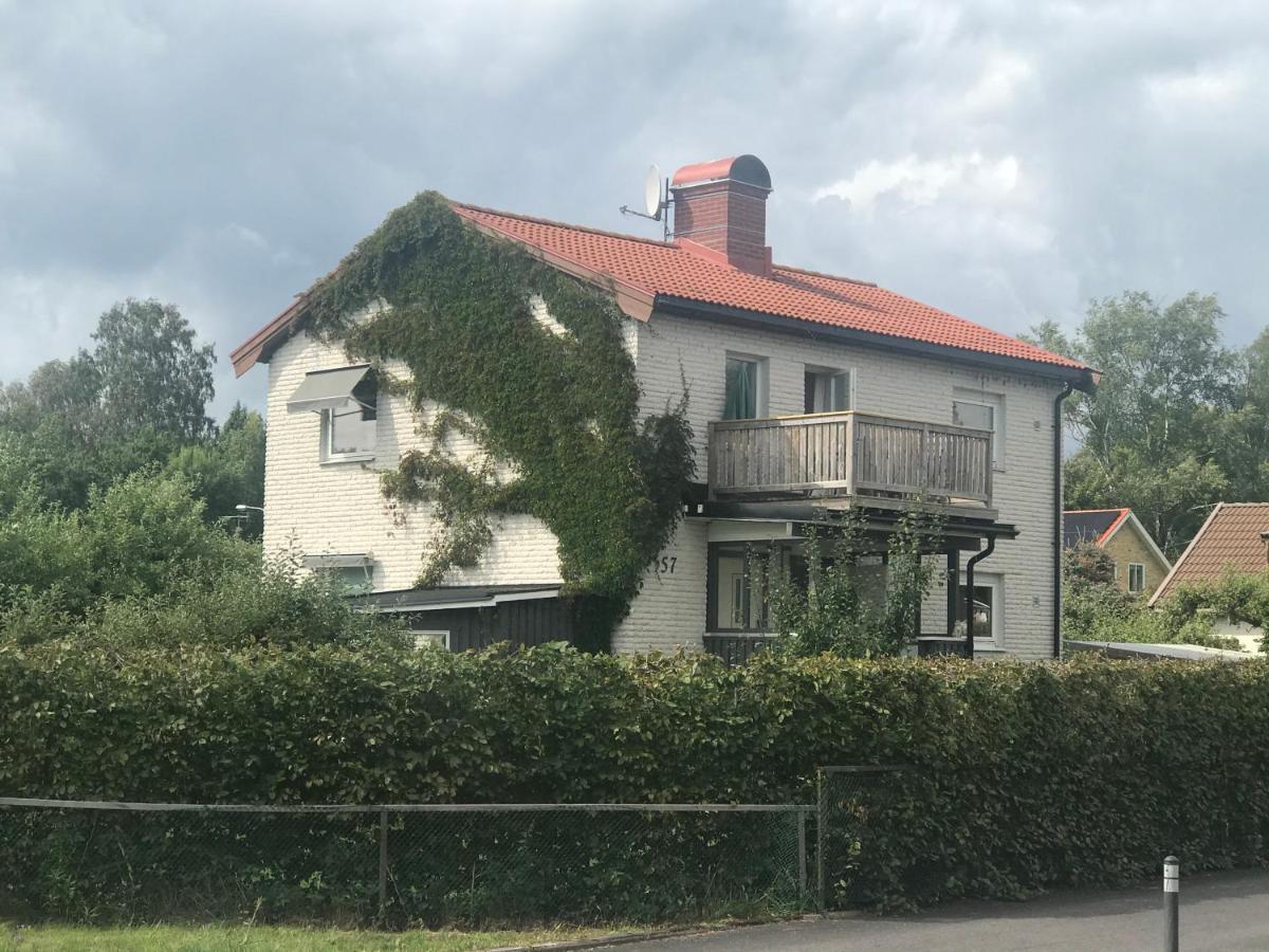 2 Rum Och Koek Pa Faerjestad Karlstad Kültér fotó